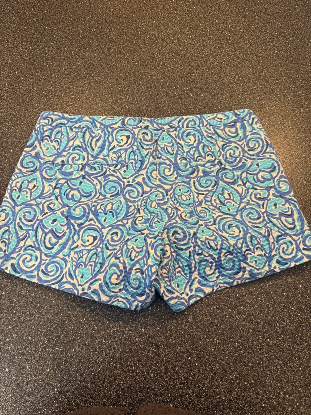 Lilly Pulitzer Blue and Teal Chasing Tail Swirl Print Adie Shorts - size 2 - Picture 4 of 4